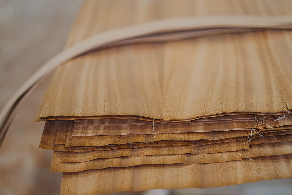 แผ่นไม้บาง หรือ วีเนียร์ (Veneer) - Gent Decor โรงงานรับผลิต ออกแบบ และจำหน่ายเฟอร์นิเจอร์ราคาโรงงาน