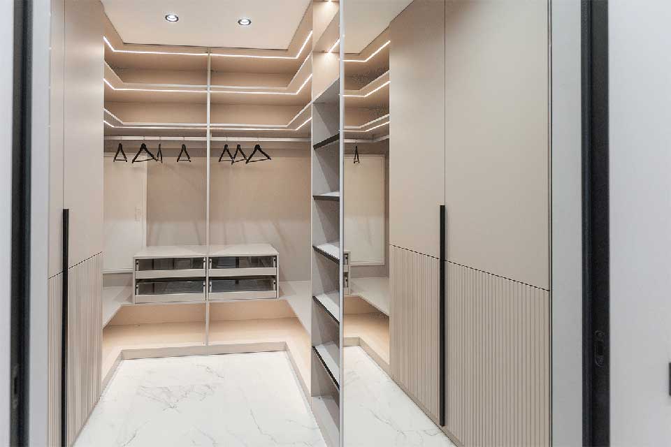 เฟอร์นิเจอร์ Built-in VS เฟอร์นิเจอร์ลอยตัว ต่างกันอย่างไร? - Gent Decor โรงงานรับผลิต ออกแบบ และจำหน่ายเฟอร์นิเจอร์ราคาโรงงาน