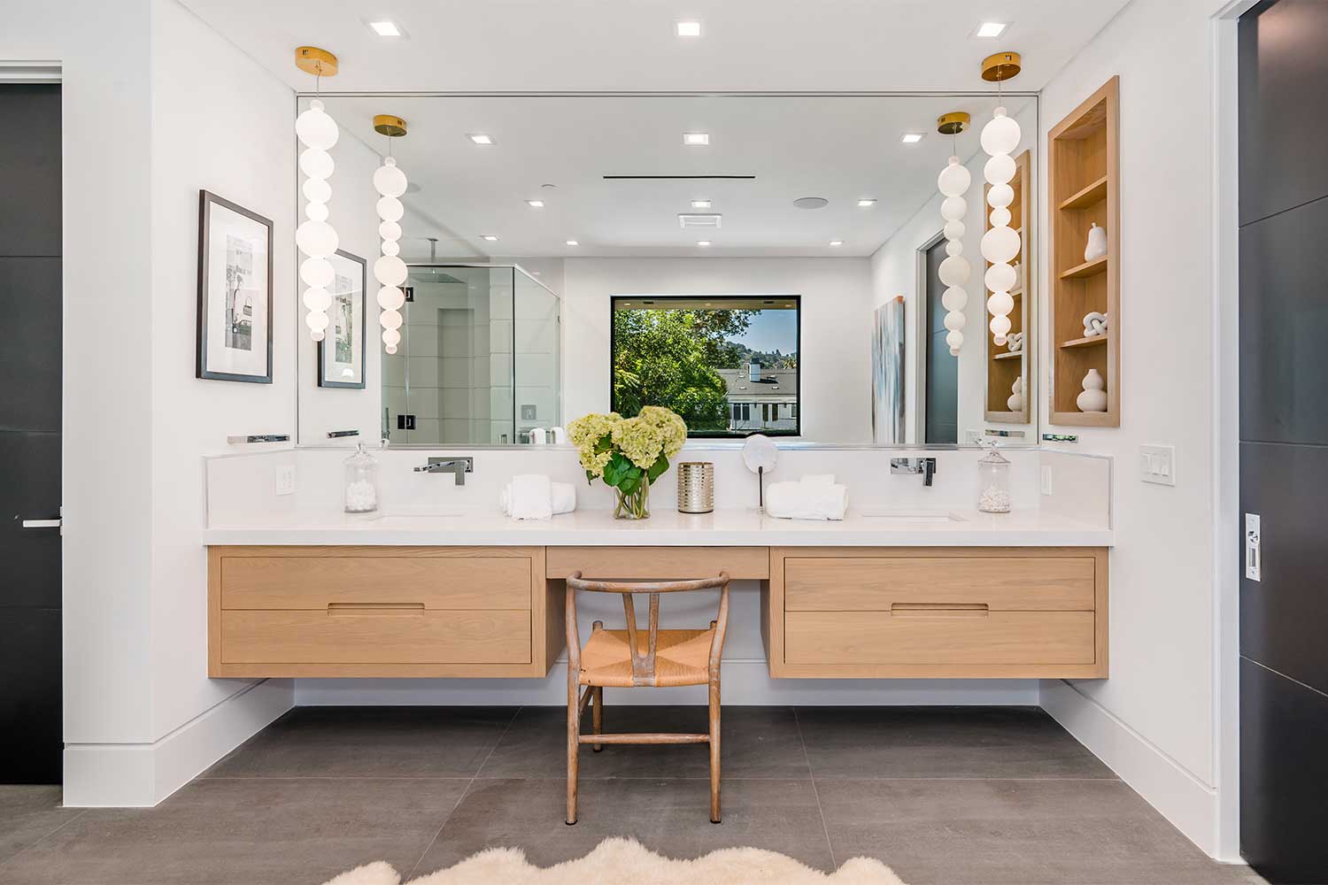 6. เคาน์เตอร์ห้องน้ำแบบฝัง (Built-in Vanity) - Gent Decor โรงงานรับผลิต ออกแบบ และจำหน่ายเฟอร์นิเจอร์ราคาโรงงาน